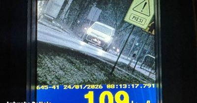 109 km/h w zabudowanym kierowca stracił prawo jazdy i wysoki mandat